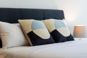 Stylish and roomy 1BR Marina View Fits 3