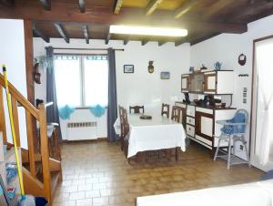 Maisons de vacances Maison de charme a Fontrabiouse avec vue sur la montagne : photos des chambres
