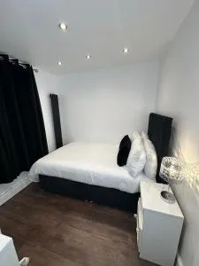 Two Bedrooms Bungalow Garden Lodge - 阿夫雷