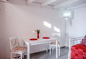 Aristomenis House Lentas