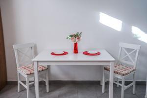 Aristomenis House Lentas