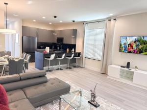 TR1391 – 4 Bedrooms Home with pool near Disney