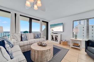 Island Winds West 780