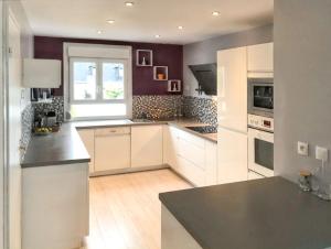 Maisons de vacances Maison charmante a Concarneau avec spa exterieur : photos des chambres