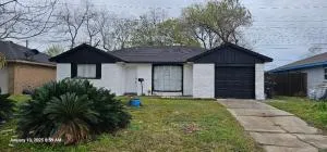 3BR Spacious Home with Backyard - Rosenberg