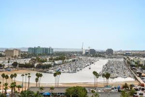 Smoky Quartz - Marina View Spacious 3BR near Yacht Club