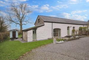 Foxes Walk - Rural Views Rustic Charm