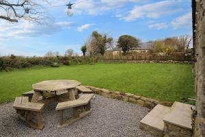 Foxes Walk - Rural Views Rustic Charm