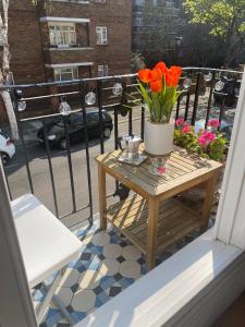 Cosy and Stylish Home with Balcony - Long Stays Welcome