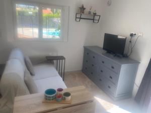 Maisons de vacances Bas de villa composee d-un 3 pieces et d-un studio avec piscine privee : photos des chambres