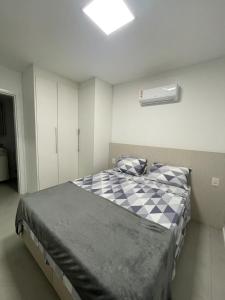 3 quadras do mar, com sacada!!