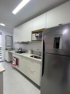 3 quadras do mar, com sacada!!