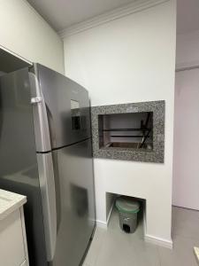 3 quadras do mar, com sacada!!