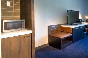 Queen Room with Two Queen Beds - Mobility and Hearing Access room in Hilton Garden Inn Redmond Town Center Wa
