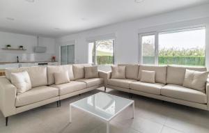 4 Bedroom Lovely Home In Villamartin