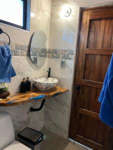 Cabaña rodeada de frutales - Granja la miel