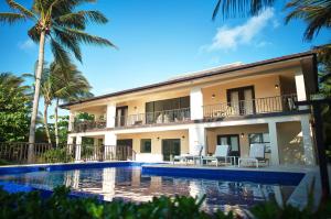 Beachfront Villa with Long Private Pier and Pool