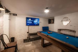 Entire Modern House Liverpool, 6 Bedrooms