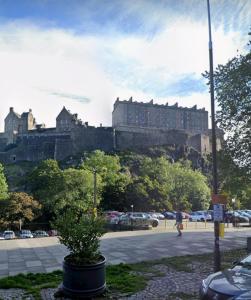 2 Bedroom Sofa bed in livingroom Castle View 1st floor sleeps 6