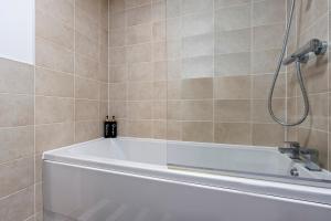 Modern and spacious apartment close to City Centre