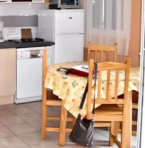 Maisons de vacances Maison accueillante a Calvisson avec piscine et terrasse : photos des chambres