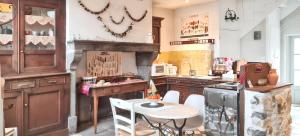 Maisons de vacances Maison charmante a Mauzun avec jardin et patio fleuri : photos des chambres