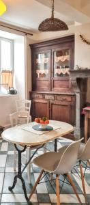 Maison charmante à Mauzun avec jardin et patio fleuri