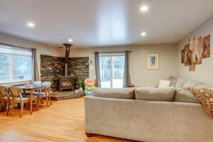 Ski and Board in South Lake Tahoe! Updated Home