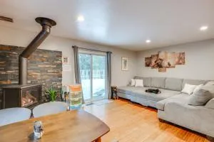 10 Mi to Heavenly Mountain Home with Deck and Yard - كيركوود