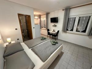 Apartment Schwarz in PetrÄane I