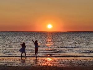 Brambles Chine 209 Self Catering Holiday Home Colwell Bay Isle of Wight - Ferry Offers - September October Availability - 3hvězdičkové hotely ve městě Freshwater