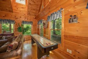 Misty Mountain Escape Secluded and cozy hot tub, deck, game room, and everything you need to relax