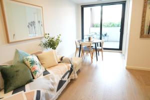 St Kilda Fitzroy St apt in secure luxury building