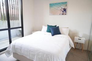 St Kilda Fitzroy St apt in secure luxury building