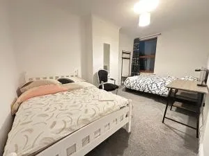 Portsmouth Pearl - Entire Property - Free Parking, Wi-Fi, Garden, Beach - Cosham