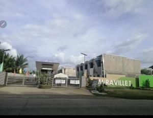 Modern 3BR Gated Townhouse Near SM Mall, Gaisano Mall, Robinson Mall & Ace Hospital