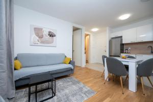 Apartments with parking space Zadar - 23405