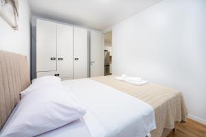 Apartments with parking space Zadar - 23405