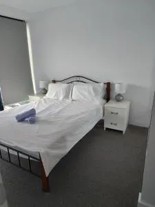 Box Hill Centre整租高层景观81m2 2房2卫一个免费停车位 - Box Hill