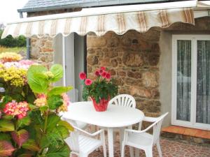 Maisons de vacances Terraced House in Lanmodez near Sandy Beaches : photos des chambres