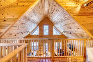 Cabin 2 Peaceful Cabin Near River with Fire Pit and Hot Tub