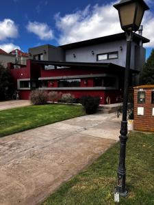 Espectacular casa con pileta en B Priv 270 uss bl