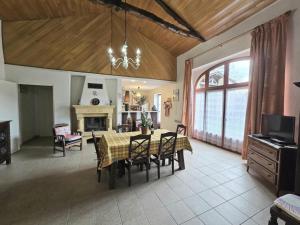 Maisons de vacances Maison de charme avec grand jardin et cheminee, proche des Bastides et sites historiques - FR-1-616-165 : photos des chambres