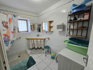 Maisons de vacances Maison de charme avec grand jardin et cheminee, proche des Bastides et sites historiques - FR-1-616-165 : photos des chambres