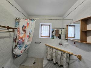 Maisons de vacances Maison de charme avec grand jardin et cheminee, proche des Bastides et sites historiques - FR-1-616-165 : photos des chambres