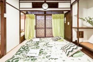 Shalom 鶴橋 地铁口徒步10秒钟可以到民宿徒步9分钟到上本町位置绝佳