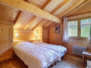 Chalet spacieux 4 chambres avec cheminée, parking et wifi à La Clusaz - FR-1-818-74
