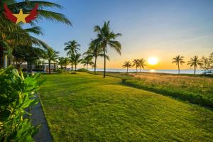 The Five Stars Villa 8 Bedrooms Beachfront