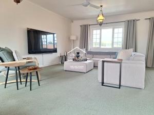 Spacious Beachside apartment