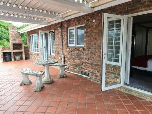 Spacious Beachside apartment